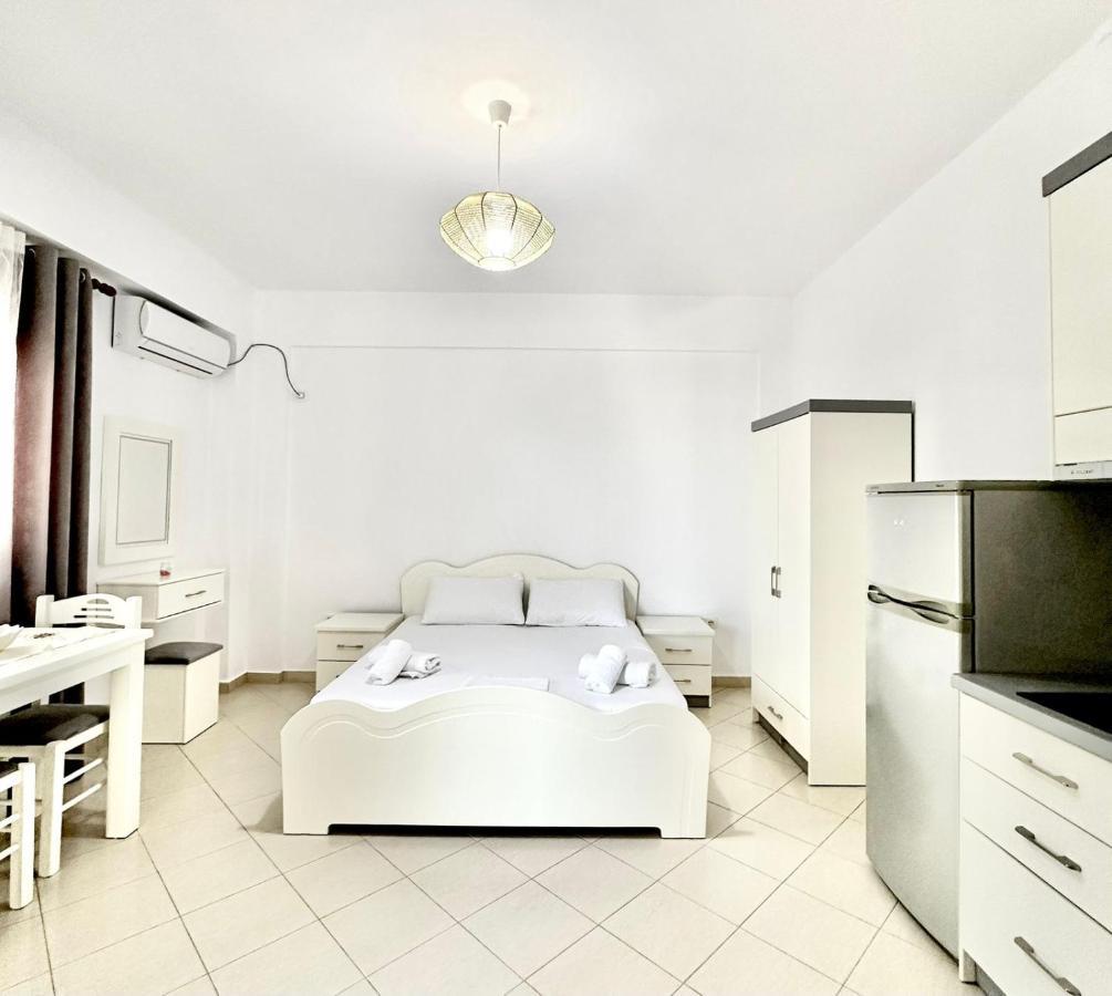 Amar Apartments Sarandë エクステリア 写真