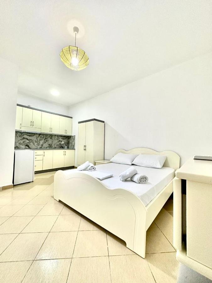 Amar Apartments Sarandë エクステリア 写真