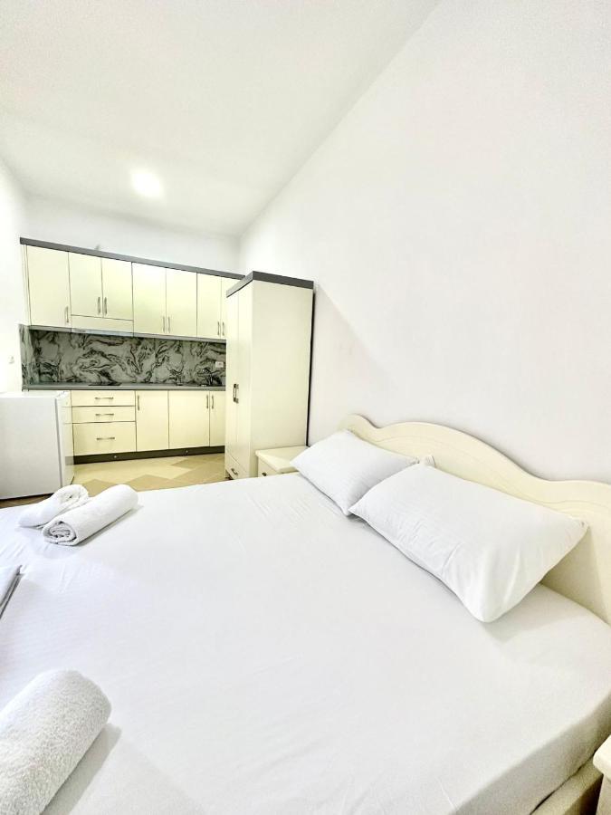 Amar Apartments Sarandë エクステリア 写真