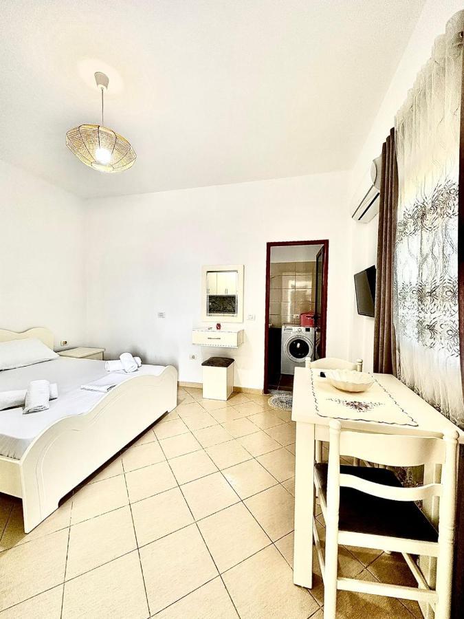 Amar Apartments Sarandë エクステリア 写真