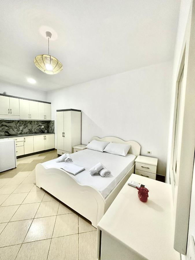 Amar Apartments Sarandë エクステリア 写真
