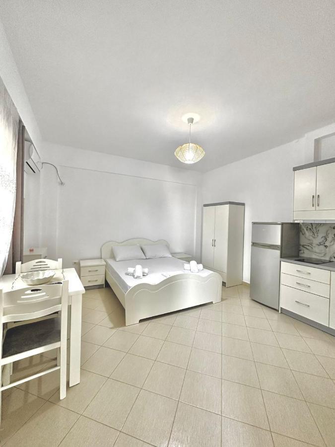 Amar Apartments Sarandë エクステリア 写真