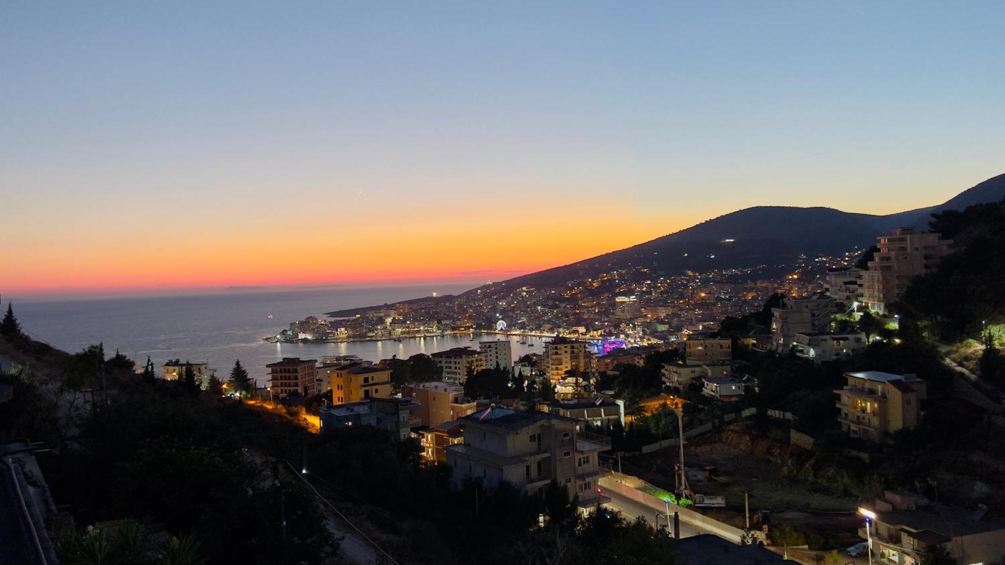 Amar Apartments Sarandë エクステリア 写真