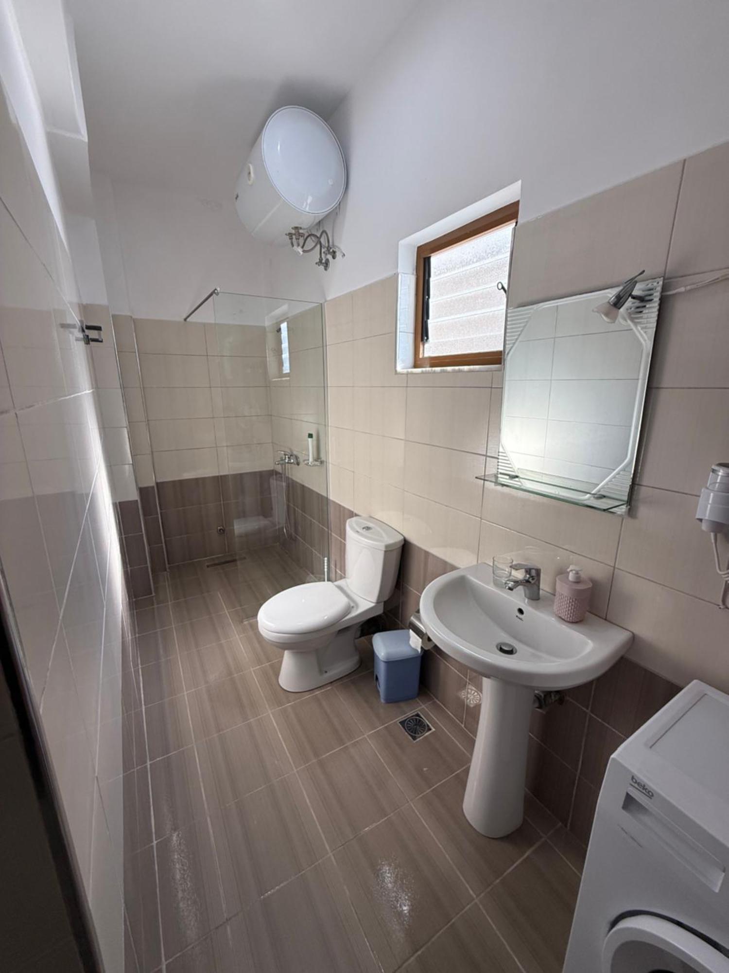 Amar Apartments Sarandë エクステリア 写真