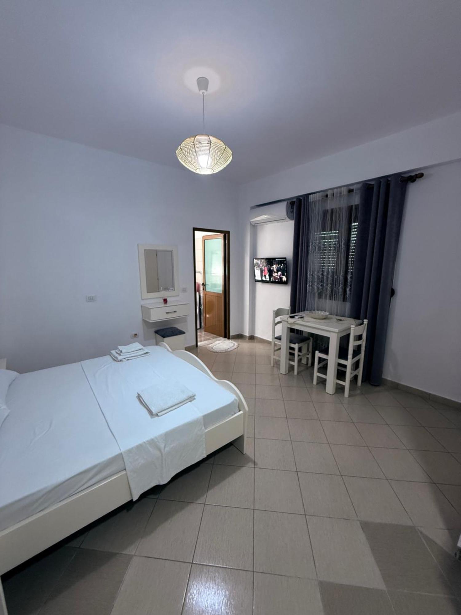 Amar Apartments Sarandë エクステリア 写真