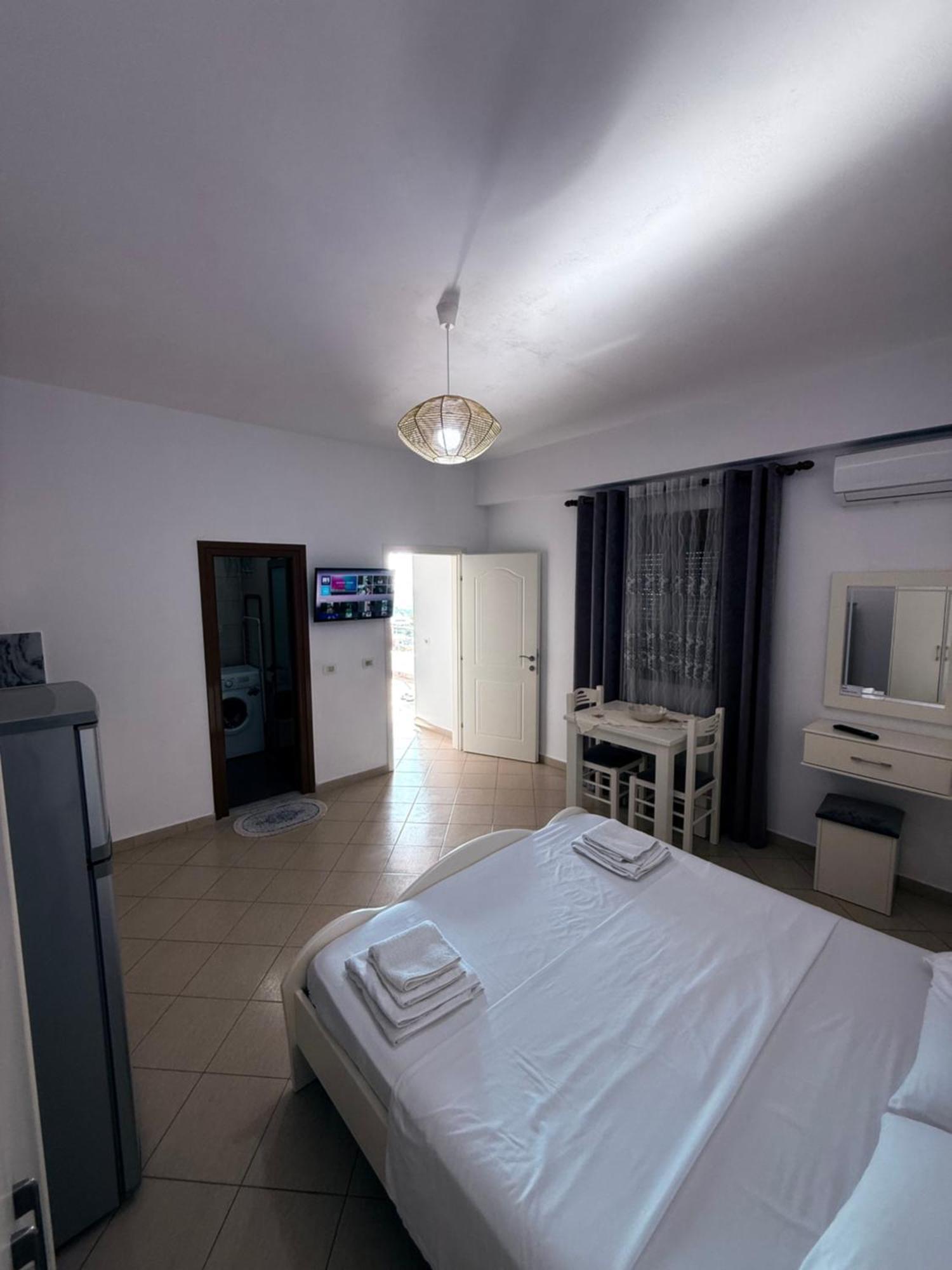 Amar Apartments Sarandë エクステリア 写真