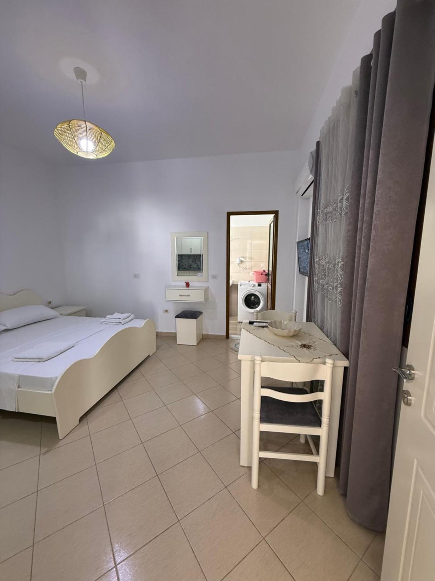 Amar Apartments Sarandë エクステリア 写真