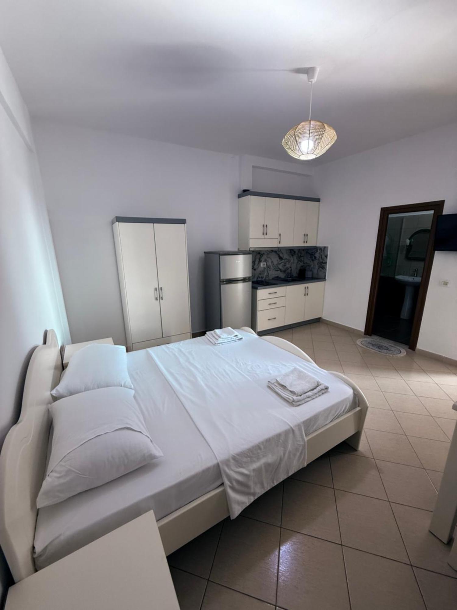 Amar Apartments Sarandë エクステリア 写真