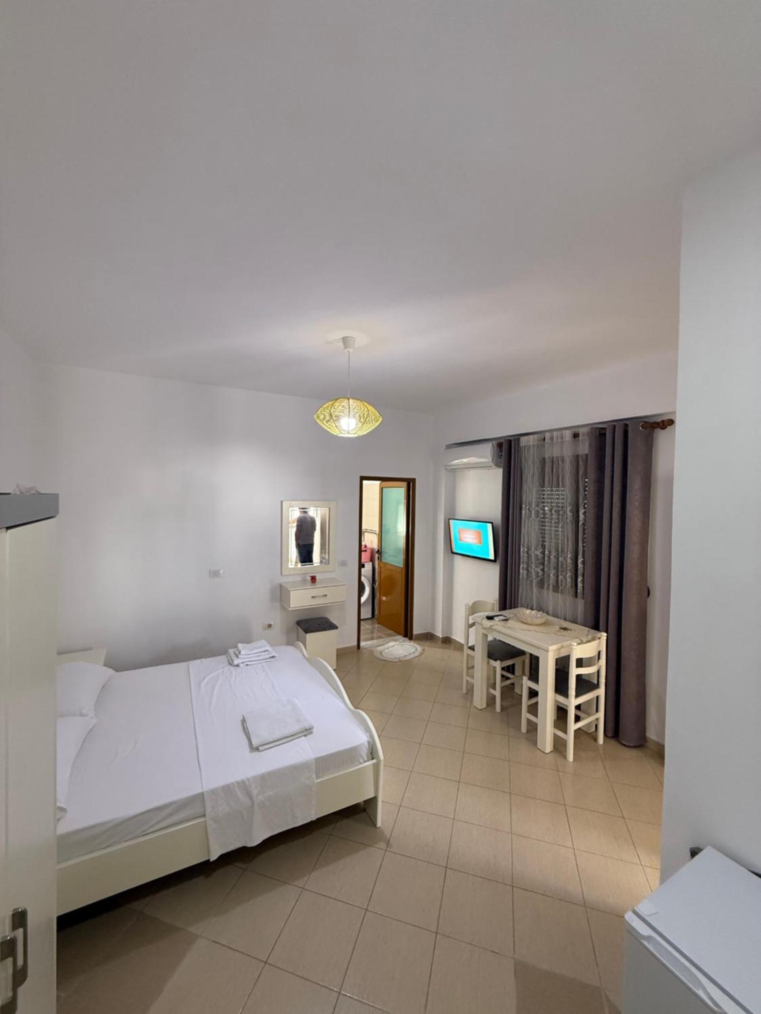 Amar Apartments Sarandë エクステリア 写真