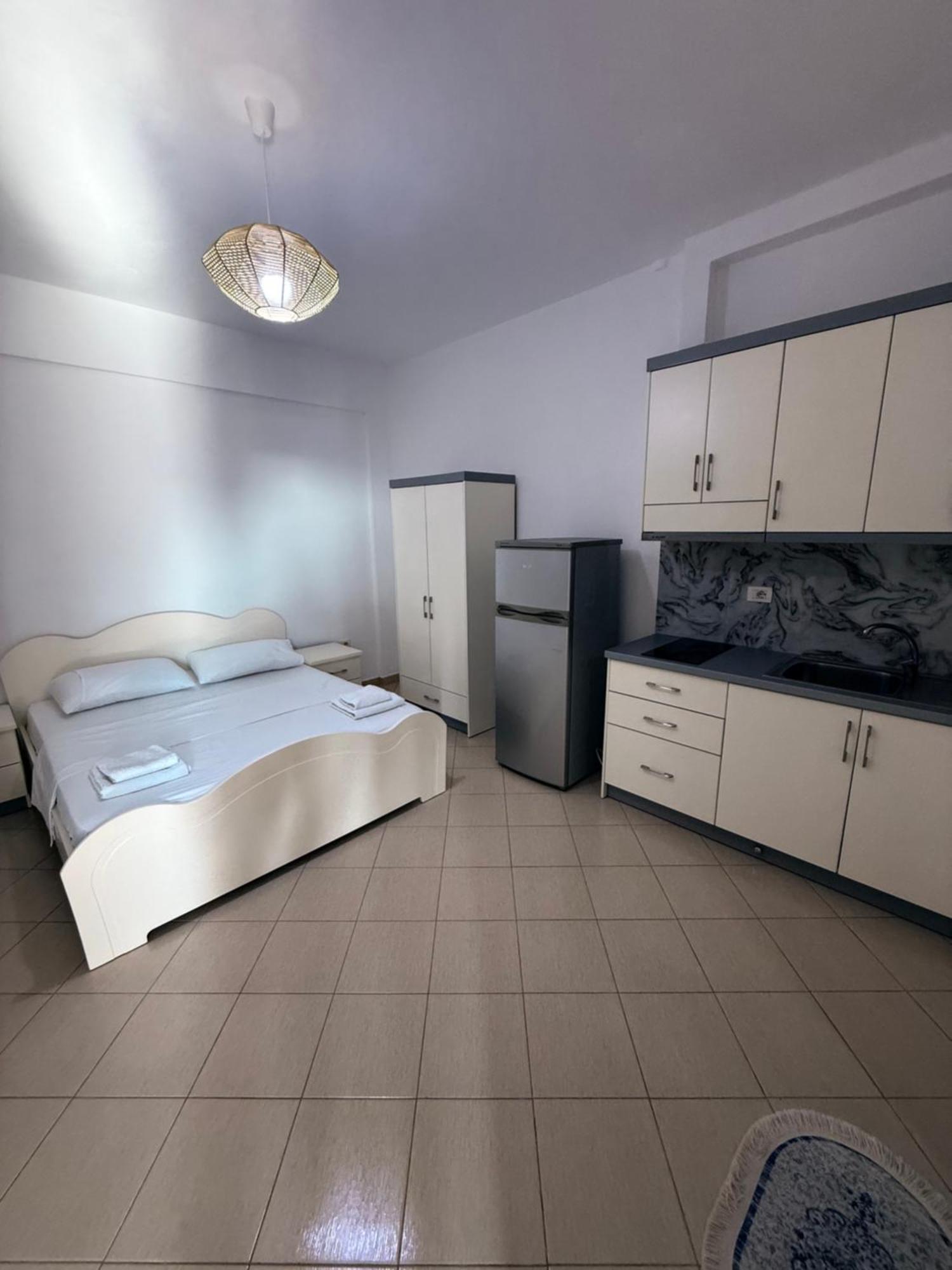Amar Apartments Sarandë エクステリア 写真